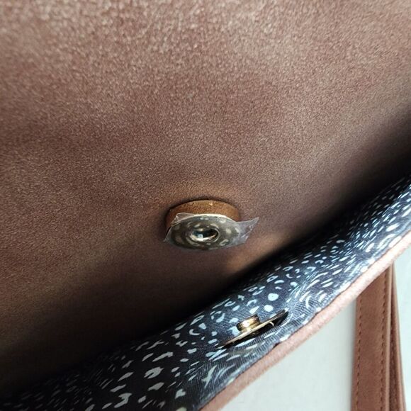 VR NYC Multi Zip Crossbody Shoulder Bag NWT - Picture 4 of 6